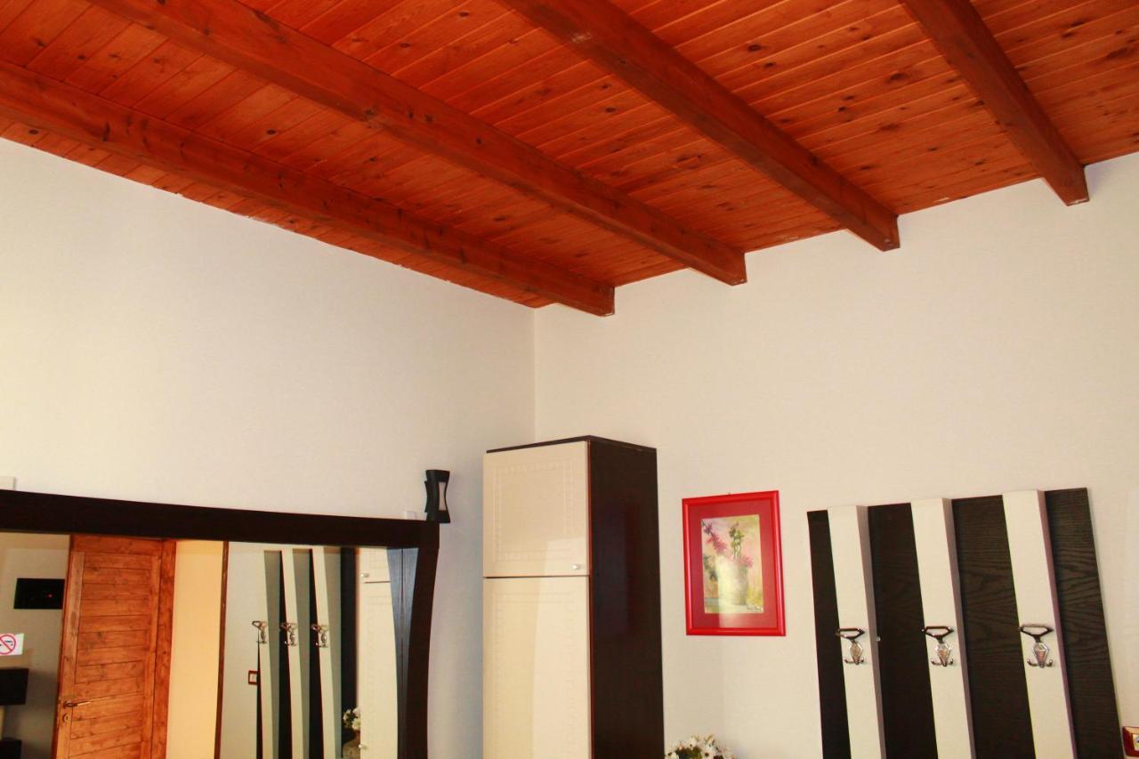 2 Kitarat Bb Bed & Breakfast Vlore Exterior photo